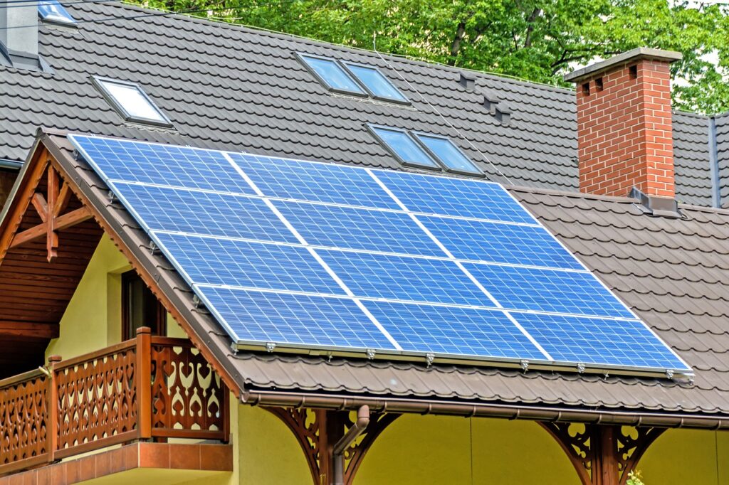 Quais são as vantagens e desvantagens da energia solar fotovoltaica